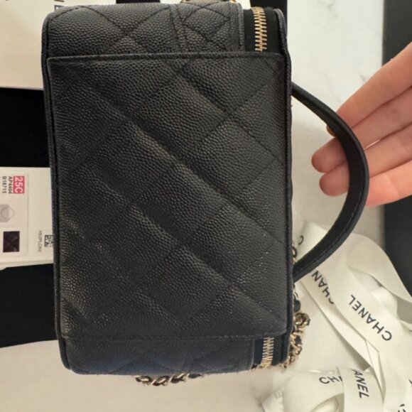 Chanel Caviar 25C Vanity with Chain NIB Authentic Pre-Owned - Picture 4 of 8